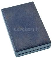 ~1970-1980. "Magyar Vöröskereszt Kiváló Dolgozója" zománcozott, aranyozott kitüntetés, min...