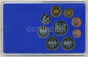 Német Szövetségi Köztársaság 1975G 1pf-5M (9xklf) forgalmi sor műanyag dísztokban T:PP patina
Feder...