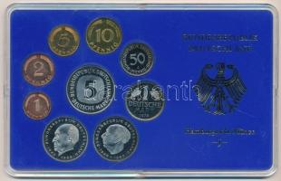 NSZK 1975J 1pf-5M (9xklf) forgalmi sor műanyag dísztokban T:PP halvány patina FRG 1975J 1 Pfennig - 5 Mark (9xdiff) coin set in plastic case C:PP halvány patina