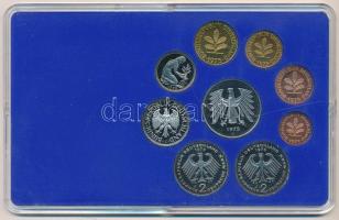 Német Szövetségi Köztársaság 1975J 1pf-5M (9xklf) forgalmi sor műanyag dísztokban T:PP halvány patin...