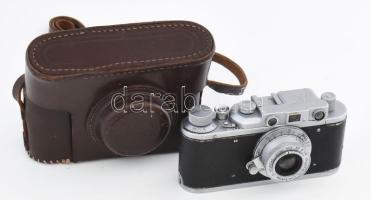 Zorkij szovjet távmérős fényképezőgép, Industar-22 50mm f/3.5 objektívvel, sapkával, eredeti bőr tokjában / Vintage USSR rangefinder camera, in original leather case