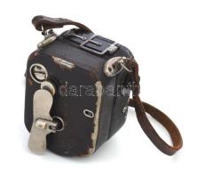 Pathé Baby 9,5mm-es filmfelvevő kézi kamera, H. Rousel Kynor objektívvel, kopott