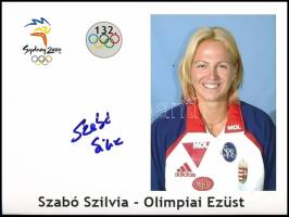 Szabó Szilvia (1978-) háromszoros olimpiai ezüstérmes kajakozó aláírása az őt ábrázol képen