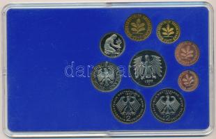 Német Szövetségi Köztársaság 1977J 1pf-5M (9xklf) forgalmi sor műanyag dísztokban T:PP halvány patin...