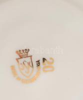 Csehszlovák aranyozott 6 darab csésze alátéttel. Jelzett, hibátlan, d: 14 cm