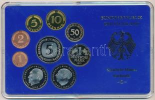 NSZK 1977G 1pf-5M (9xklf) forgalmi sor műanyag dísztokban T:PP halvány patina FRG 1977G 1 Pfennig - 5 Mark (9xdiff) coin set in plastic case C:PP halvány patina