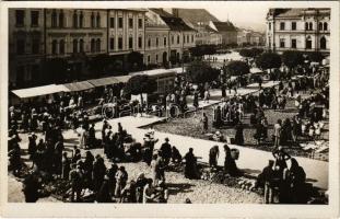 Besztercebánya, Banská Bystrica; Trh na Hornom námestí / Piac / market