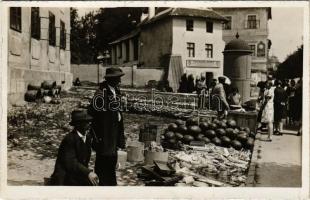 Besztercebánya, Banská Bystrica; Trh na Hornom námestí / Piac árusokkal / market with vendors (fl)