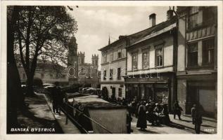 Besztercebánya, Banská Bystrica; piac utcai árusokkal, A. Weissova és Josef Havelka üzlete / market, shops. photo