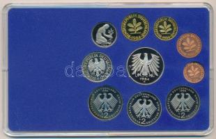 NSZK 1984G 1pf-5M (10xklf) forgalmi sor műanyag dísztokban T:PP halvány patina
FRG 1984G 1 Pfennig ...