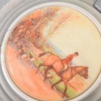 Söröskorsó, lovas jelenetes fedővel, m: 15,5 cm