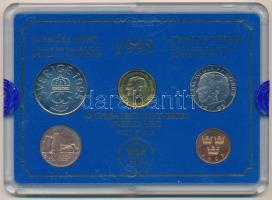 Svédország 1996. 50ö - 10K (4xklf) forgalmi sor műanyag tokban, emlékéremmel T:UNC karcos tok Sweden 1996. 50 Öre - 10 Kronor (4xdiff) coin set in plastic case, with an commemorative medallion C:UNC scratched case