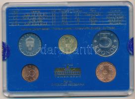 Svédország 1999. 50ö - 10K (4xklf) forgalmi sor műanyag tokban, emlékéremmel T:UNC karcos tok
Swede...