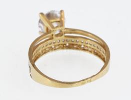 14K arany (Au) gyűrű, mesterséges kővel. Jelzett br 2,2 g, m: 54