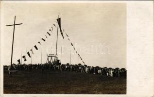 Főárbóc a cserkésztábor megnyitásakor, cserkészek / Hungarian boy scout camp, flags at the opening. photo