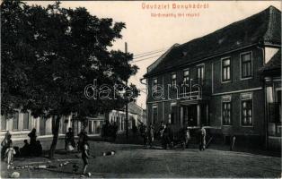 1913 Bonyhád, Vörösmarty tér, gyógyszertár. Hoffer József kiadása 2703. (W. L. ?)