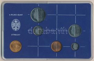 Hollandia 1983. 5c-2 1/2G (5xklf) forgalmi sor műanyag tokban, pénzverdei zsetonnal T:UNC Netherlands 1983. 5 Cent - 2 1/2 Gulden (5xdiff) coin set in plastic case and Coin Mint jeton C:UNC