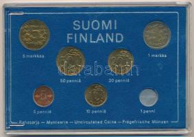 Finnország 1977. 1p - 5M (7xklf) forgalmi sor szettben, műanyag dísztokban T:UNC Finland 1977. 1 Penni - 5 Markkaa (7xdiff) in set, in plastic case C:UNC