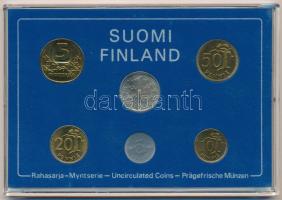 Finnország 1980. 5p - 5M (6xklf) forgalmi sor szettben, műanyag dísztokban T:UNC Finland 1980. 5 Penniä - 5 Markkaa (6xdiff) in set, in plastic case C:UNC