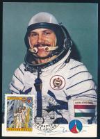 Farkas Bertalan (1949-) űrhajós aláírása az őt ábrázoló képen, alkalmi bélyeggel / Astronaut Bertalan Farkas (1949-)'s signature on the picture depicting him, with a commemorative stamp