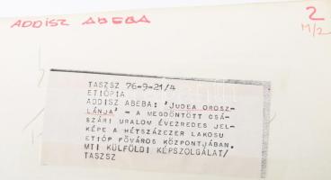 cca 1976 Addisz-Abeba, Etiópia, 4 db sajtófotó, MTI Külföldi Képszolgálat, a hátoldalon feliratozva,...