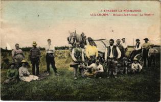 1914 A Travers La Normandie, Aux Champs, Récolte de l'Avoine, La Buvette / Francia folklór / French folklore (ázott / wet damage)