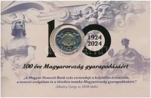 2024. 100Ft "100 éves a Magyar Nemzeti Bank" első napi veret díszcsomagolásban "07484" T:UNC