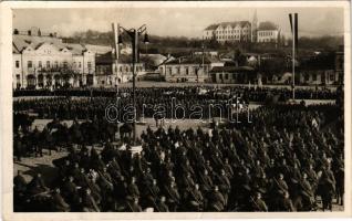 1940 Léva, Levice; bevonulás, Országzászló / entry of the Hungarian troops, Hungarian flag (szakadás / tear)