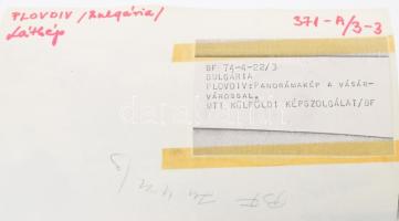 cca 1970-1975 Plovdiv, Bulgária, 6 db MTI sajtófotó, a hátoldalon feliratozva, vegyes állapotban, 18...