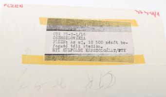 cca 1975 Plzeň (Pilsen), Csehszlovákia, 7 db sajtófotó, MTI Külföldi Képszolgálat, a hátoldalon feli...