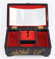Zeneszerkezetes lakkozott kínai ékszeres láda, 21x13x10 cm