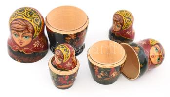 Kézzel festett 7 részes orosz matrjoska baba szett, egyik darabon jelzett, mindegyik babán más-más k...