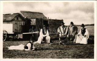 1944 Bugac (Kecskemét), pásztorok főzik az ebédet, magyar folklór (EK)