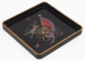 Japán porcelán katonai lakkozott tálca. cca 1940-1944, a második világháborús Japán klasszikus szimb...