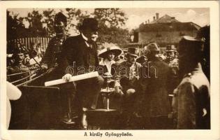 1917 Gyöngyös, a Királyi pár látogatása a nagy tűzvész után május 23-án, IV. Károly és felesége Zita királyné hintón. Phot. Br. Schuhmann Wien 1918. (EK)