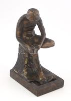 Tüskehúzó fiú. Bronz szobor, műkő talapzaton, sérült, m: 17 cm