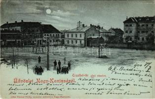 1900 Nagykanizsa, Erzsébet tér alsó részlete este, Reichenfeld Albert, Weisz és Schmidt üzlete. Fischel Fülöp kiadása (EK)