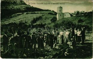 1909 Tordai-hasadék, Cheile Turzii (Turda); hasadék bejárata a menedékházzal, zenekar és kirándulók. Borza Zsigmond kiadása / mountain rest house, tourist house, music band with hikers