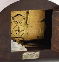 Kandallóóra. Negyedütős, ingajáratos, kulccsal, a Westminster harangjátékot üti, működő, jó állapotb...