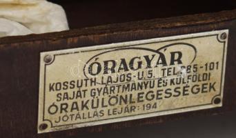 Kandallóóra. Negyedütős, ingajáratos, kulccsal, a Westminster harangjátékot üti, működő, jó állapotb...