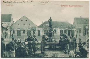 1907 Nagyszalonta, Salonta; Artézi kút, gyógyszertár, Kertész, Medgyaszai és Társai üzlete. Székely I. Jenő kiadása / well, pharmacy, shops