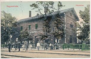 Nagyszalonta, Salonta; Pályaudvar, vasútállomás, vasutasok. Kálmán László kiadása / railway station, railwaymen (EK)