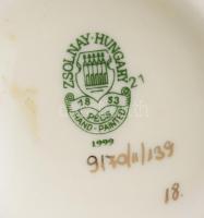 Zsolnay aranykontúrozott virágmintás váza. Jelzett, hibátlan, m: 20 cm