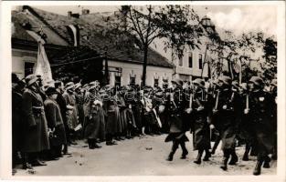 1938 Párkány, Parkan, Stúrovo; bevonulás / entry of the Hungarian troops (ragasztónyom / glue marks)