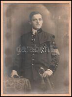 cca 1910-1920 Bányatiszt portréja, kartonra kasírozott fotó Kürti D. Dezső soproni műterméből, sarká...