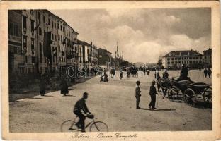 Belluno, Piazza Campitello / square (fl)