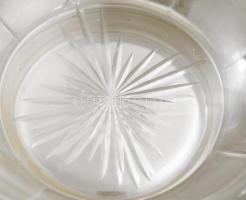 Kínáló tál. Ezüst (Ag) csiszolt, üveg betéttel. Jelzett, dianás. Hibátlan üveg betéttel. Nettó 283 g...