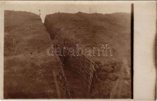 Első világháborús osztrák-magyar katona kiépített lövészárokban / WWI K.u.k. military, soldier in trench. photo (fl)