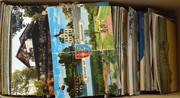 HOLLANDIA - Kb. 500 db modern képeslap dobozban / NETHERLANDS - Cca. 500 modern Dutch postcards in a box