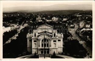 1944 Kolozsvár, Cluj; Nemzeti színház, háttérben a feleki hegyekkel / theatre